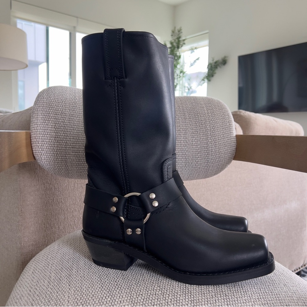NWOB Frye Harness 12R Leather Moto Boots in Black - Picture 3 of 10